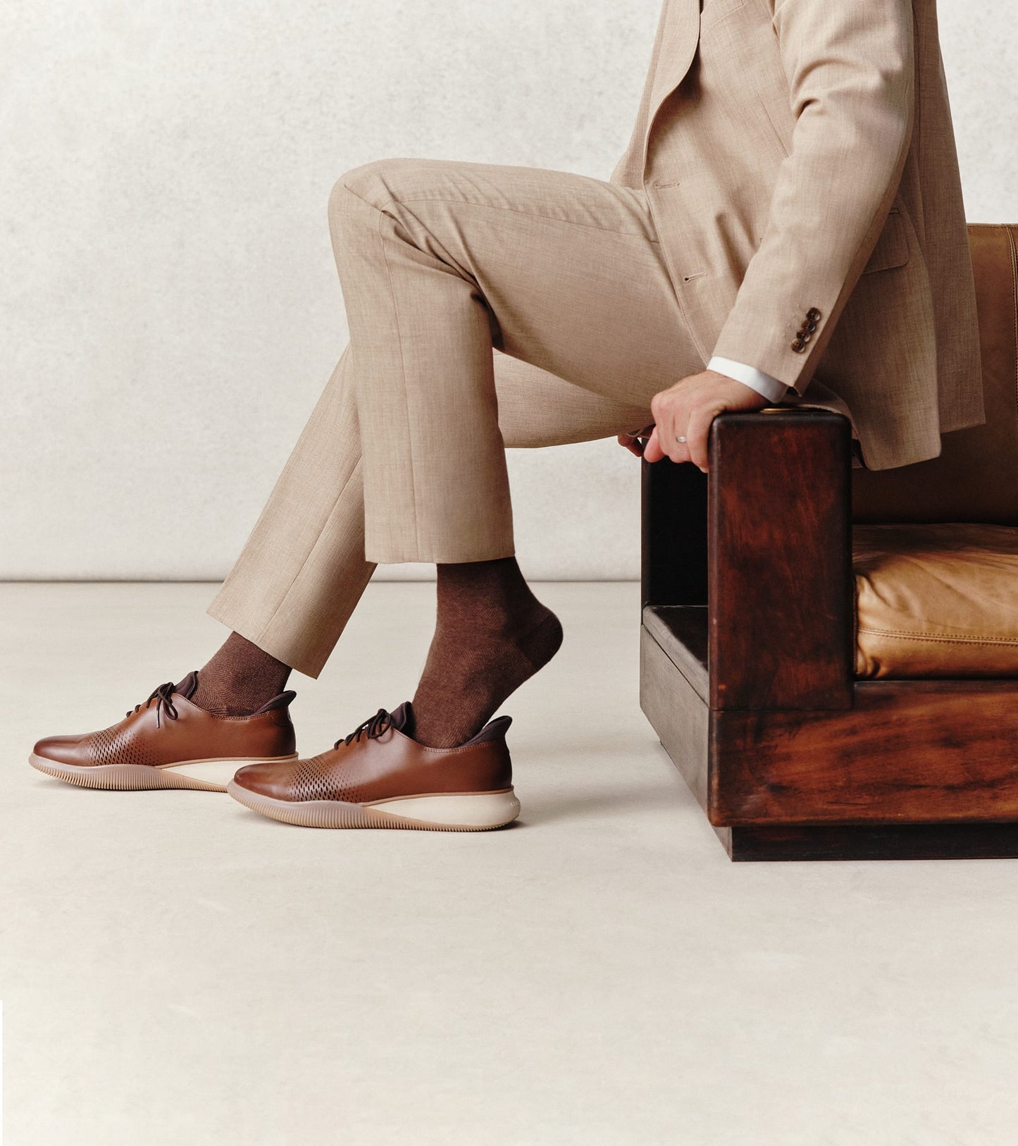 C42829:CH WOODBURY / CH DK CHOCOLATE / ANGORA
